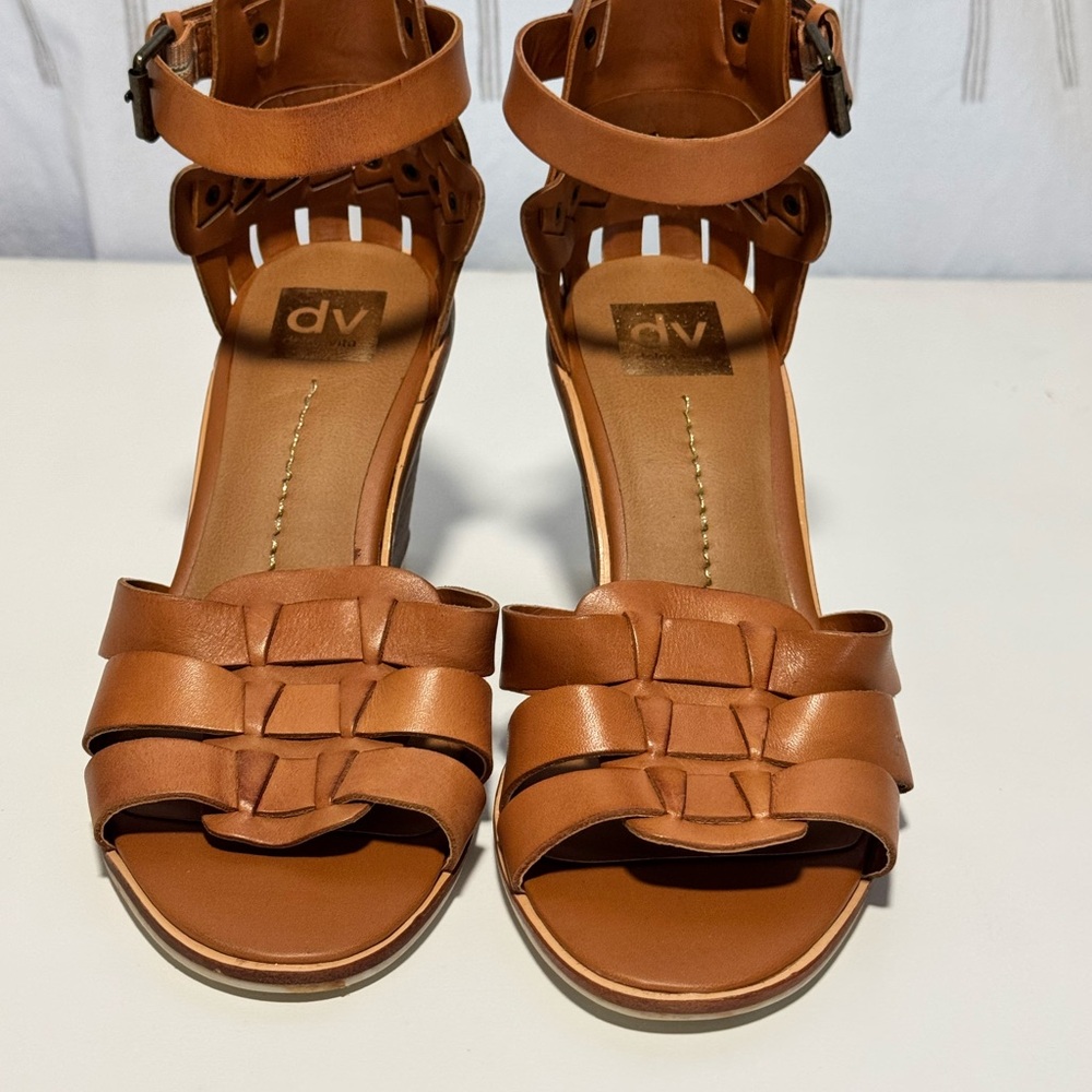 DV by Dolce Vita Women's Tan Sandals